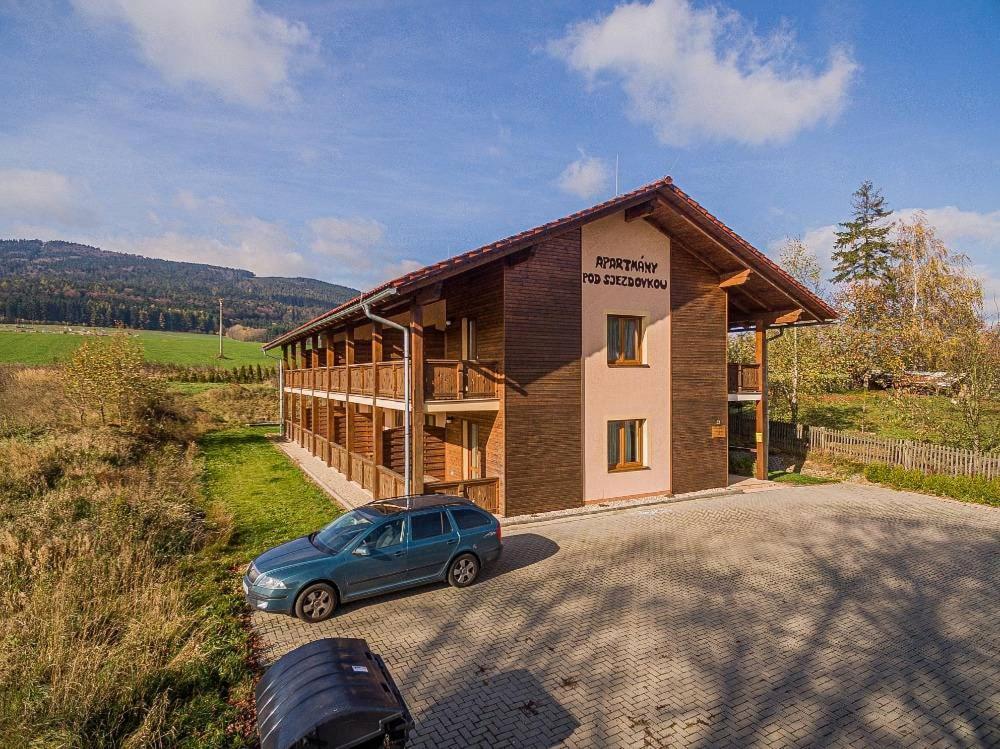 Apartmany Pod Sjezdovkou แชร์เวนาโวดา ภายนอก รูปภาพ