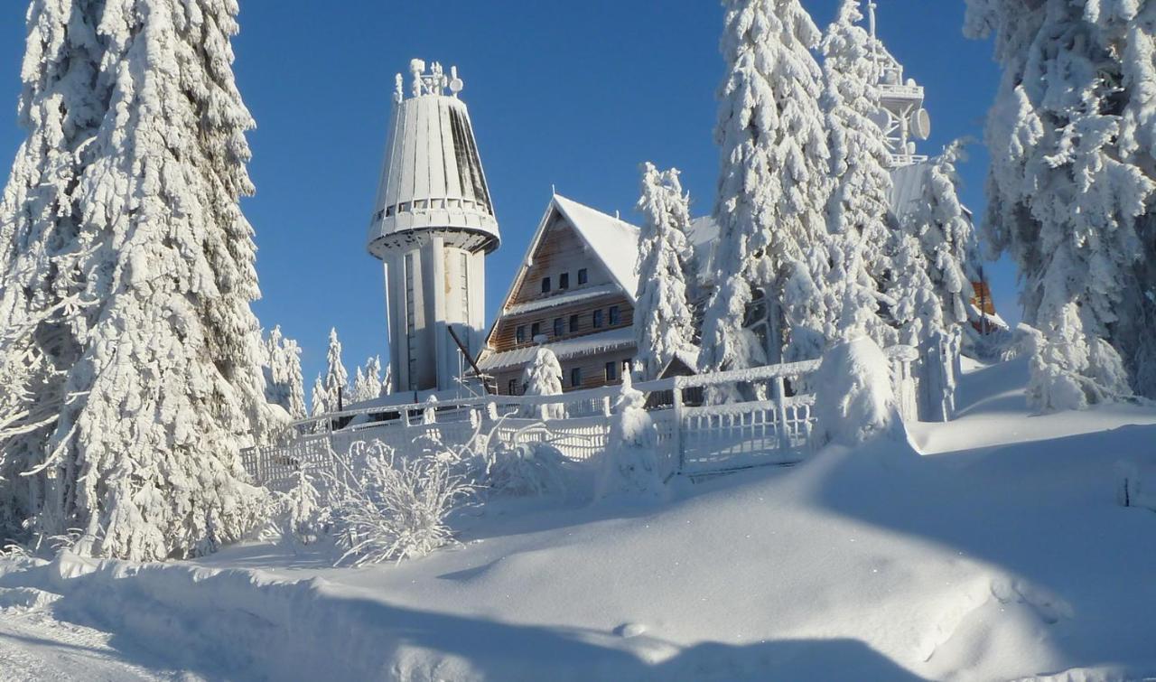 Apartmany Pod Sjezdovkou แชร์เวนาโวดา ภายนอก รูปภาพ